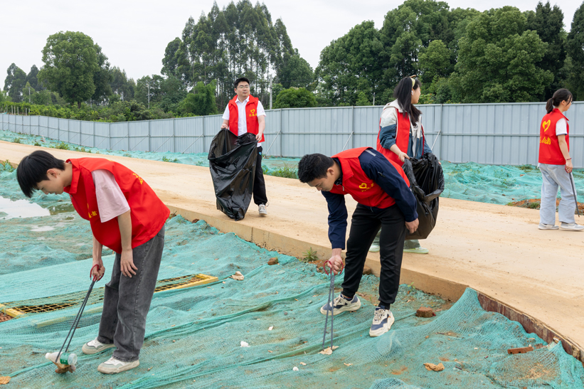 为基地“焕颜” 与环保同行——壹号平台注册链接_壹号平台下载安装组织开展基地环境治理活动